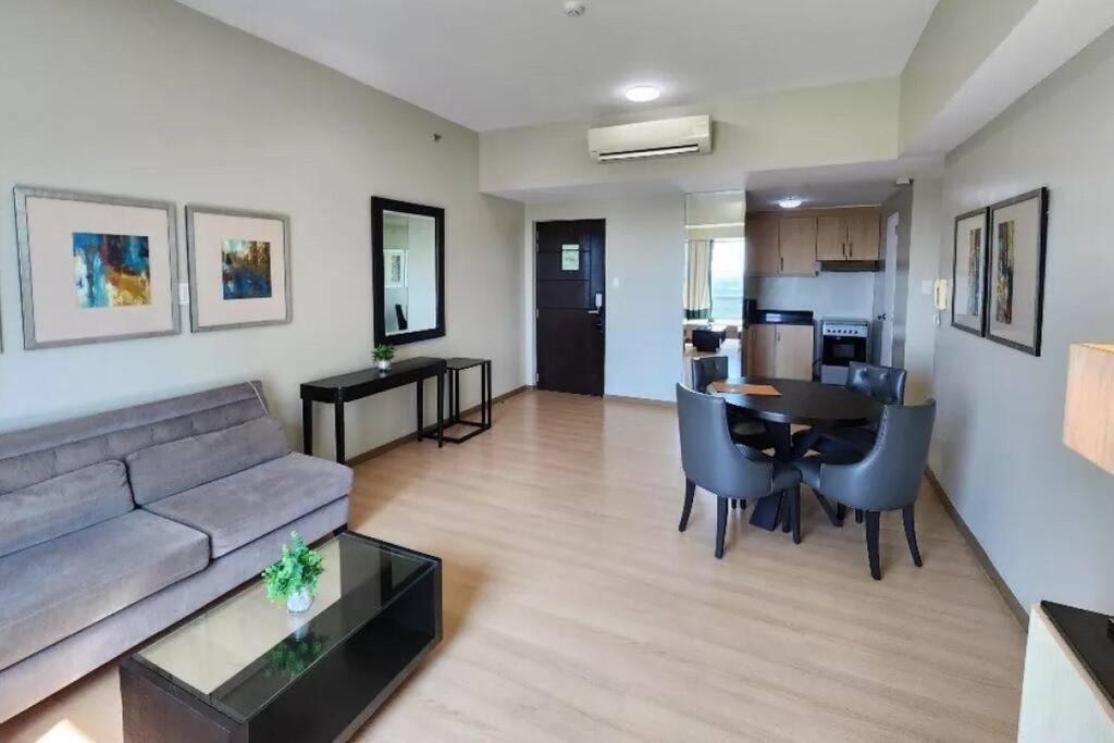 Spacious Bgc 2 Bedroom With A View Manila Eksteriør bilde